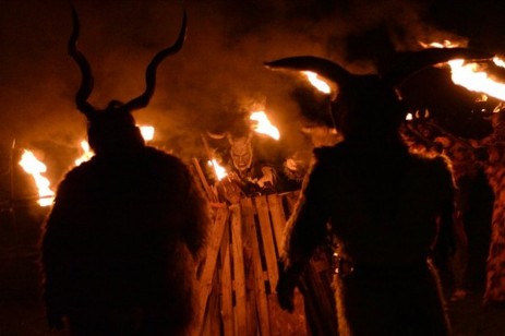 Krampus trifft Nikolaus in Neunkirchen